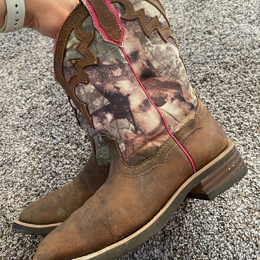 Ariat Women's Brown and Pink Western Boots